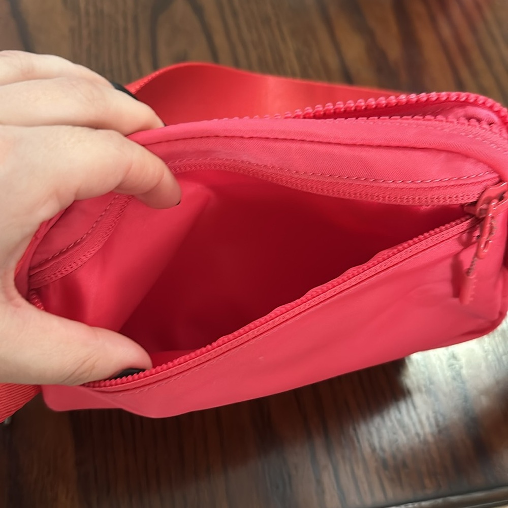 Lululemon Lipgloss Belt bag 1L - Picture 4 of 5